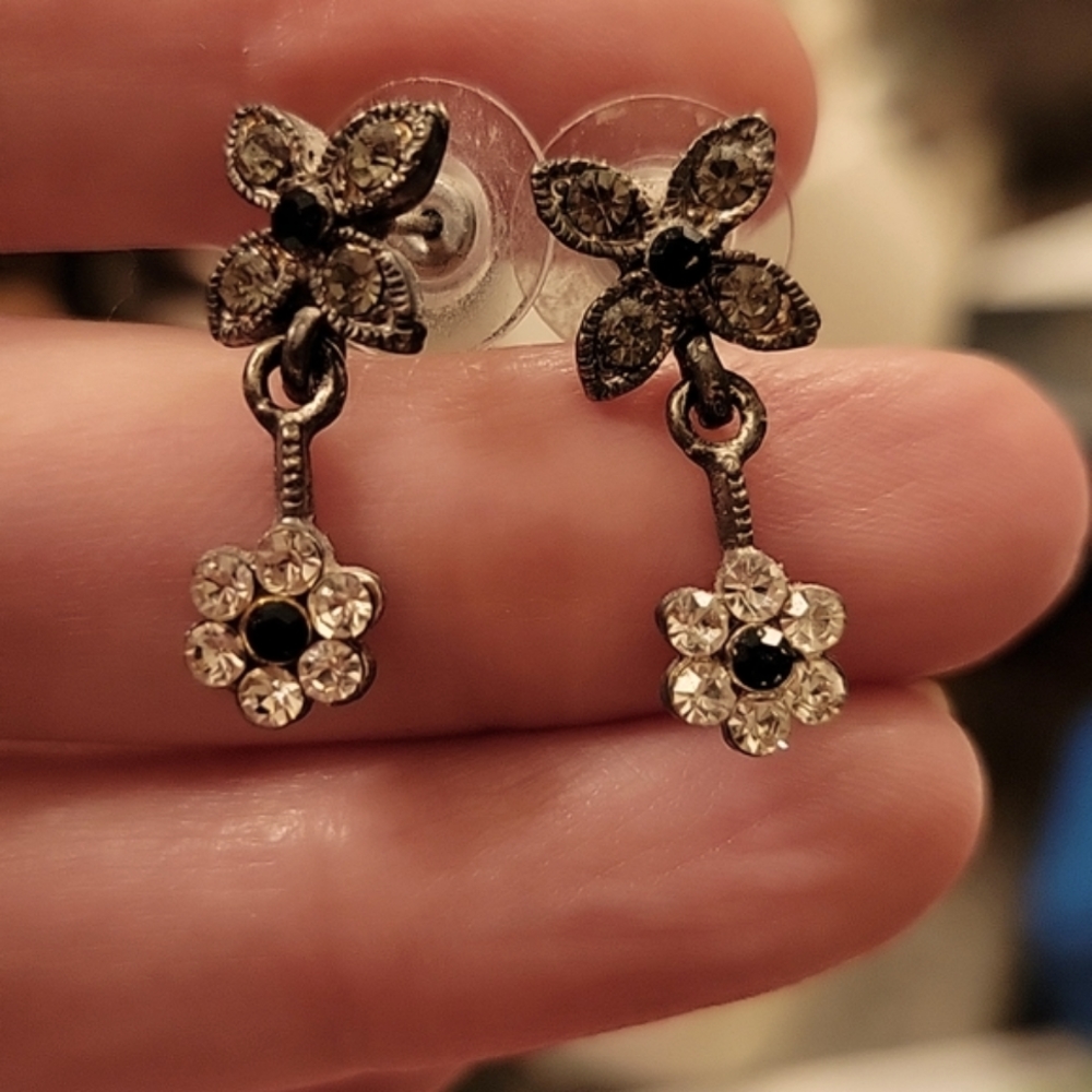crystal flower earrings with black and white crystals.  Very cute earrings.